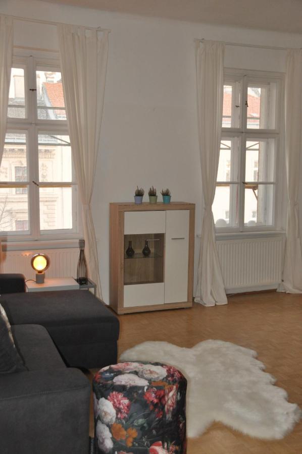 Wunderschone Altbauwohnung In Zentraler Lage Wien 외부 사진